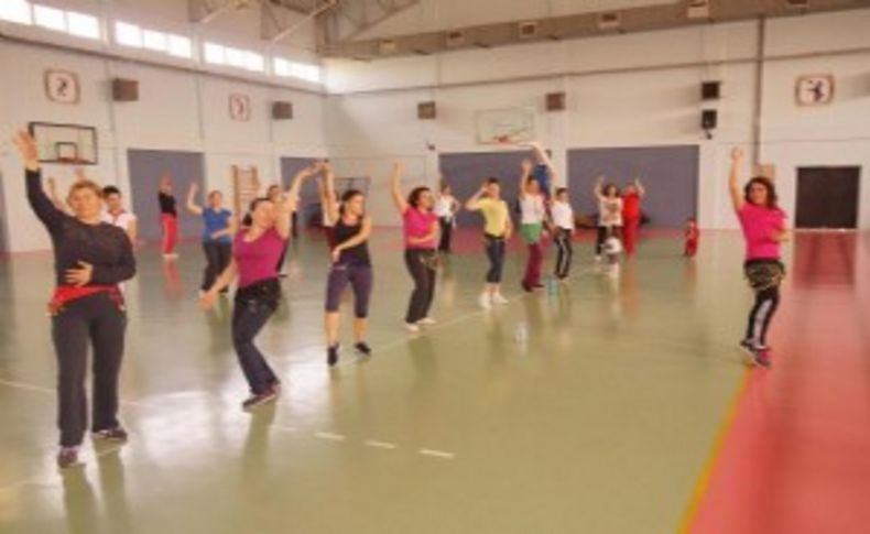 Güzelbahçeli kadınlar Zumba ile zayıflıyor